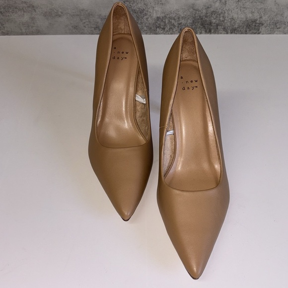 A New Day Women's Tara Pointed Tan Toe Pumps with Memory Foam Insole - Picture 5 of 8
